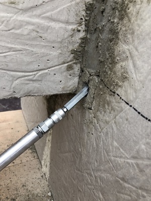 Injection of a concrete joint